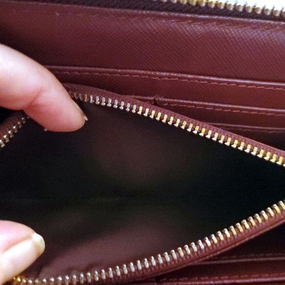 Tory Burch wine zip around continental wallet with gold hardware - Picture 7 of 10